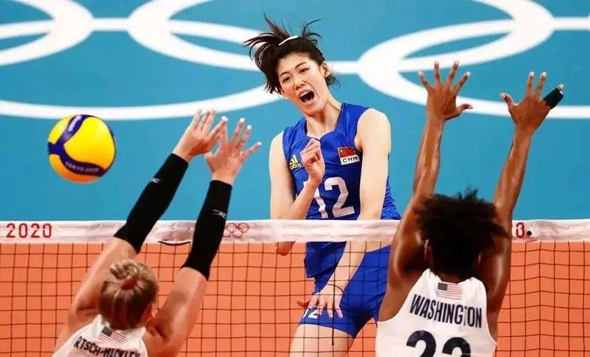 看起来有些格格不进的山姆（安德斯·丹尼尔森·李 Anders Danielsen Lie 饰）来到前女友组织的喧哗派对当中。全部晚上人们尽兴狂欢，高歌劲舞，山姆焦灼地穿梭而过，巴望早些取到想要的工具快些离往。许是神颠末于紧绷，怠倦的山姆瘫坐在沙发中沉沉睡往，全然没有听到门别传来的撞击声和尖啼声。第二天一早，山姆醒来，正筹办带着小我物品分开，成果却发现房间墙壁、地板尽是血迹，此前活生生的人全数酿成了嗜血如命、损失人道的僵尸。街道上僵尸疾走，搜索猎物。无助的山姆被迫困在公寓里，他试图逃生，但是全部城市仿佛已被失望和灭亡所主宰……本片按照法国作家PitAgarmen的小说改编。